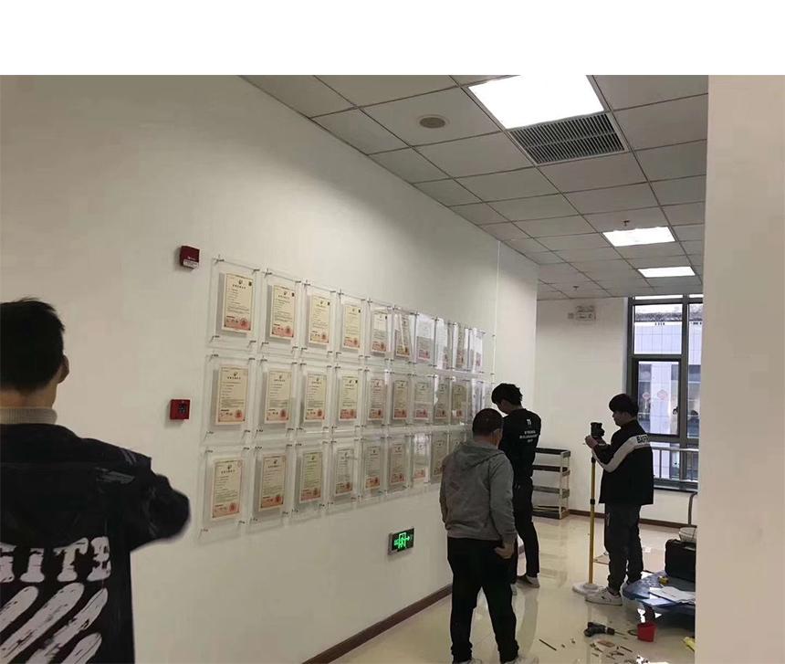 亞克力公司榮譽(yù)標(biāo)識(shí)牌(圖1)
